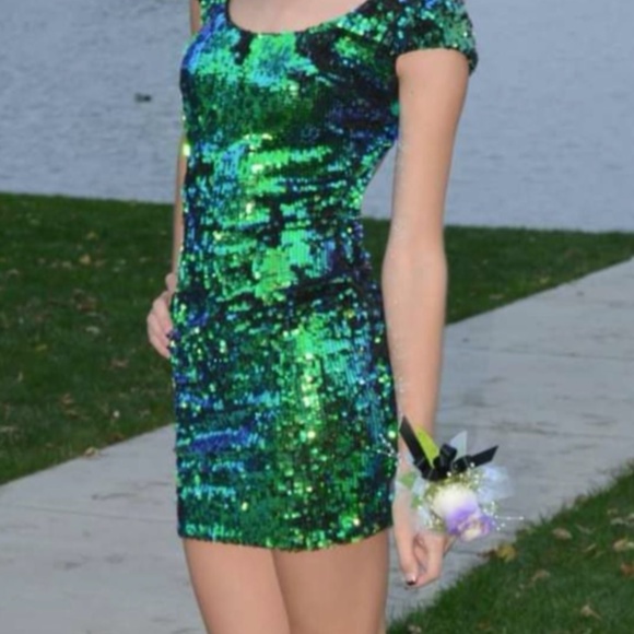 Dress the Population Iridescent Green Sequin Short Dress with Open Back - Picture 5 of 6